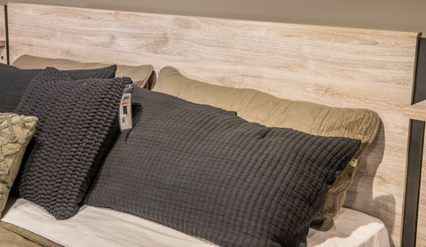 Vessalli MDF Panel Bedroom Set w/Extensions