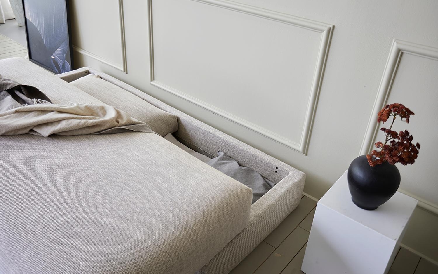 Walis Fabric Daybed