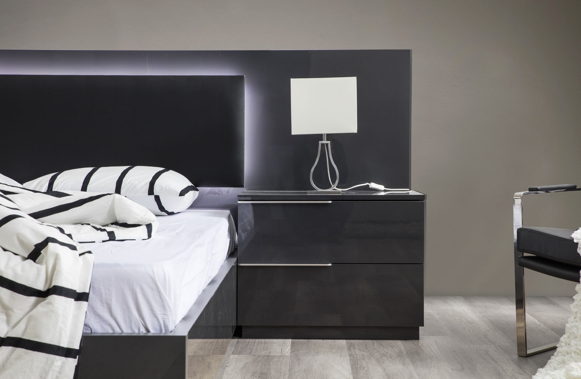 Warsaw Glossy Left Nightstand