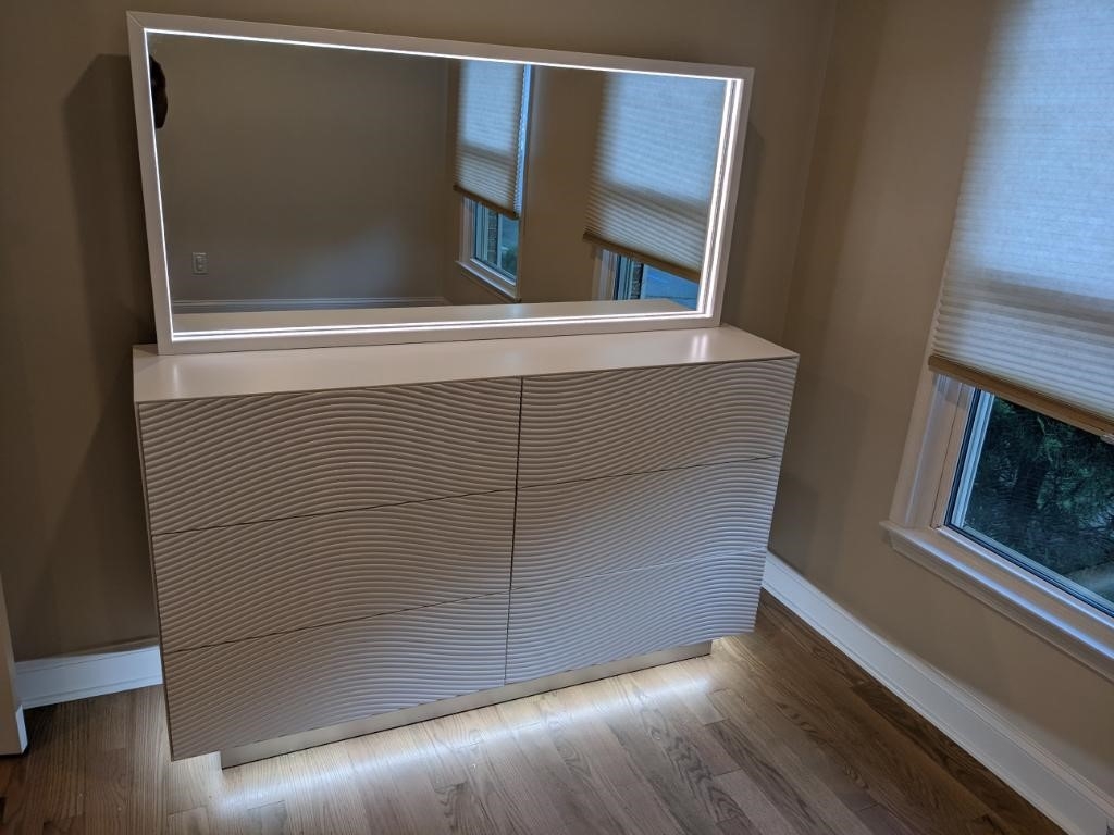 Wave Wood Veneer Platform Bedroom Set w/LED Light