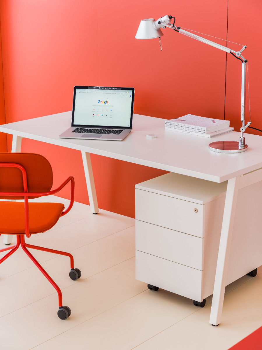 Ogi M Office Single Straight Desk, W39.3" x D27.5"