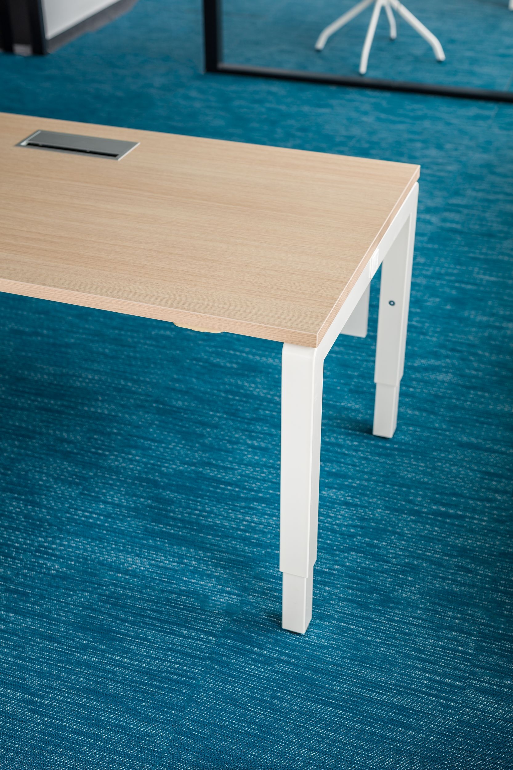YAN_C MFC Top Rectangular Office Desk w/Manual Height Adjustment