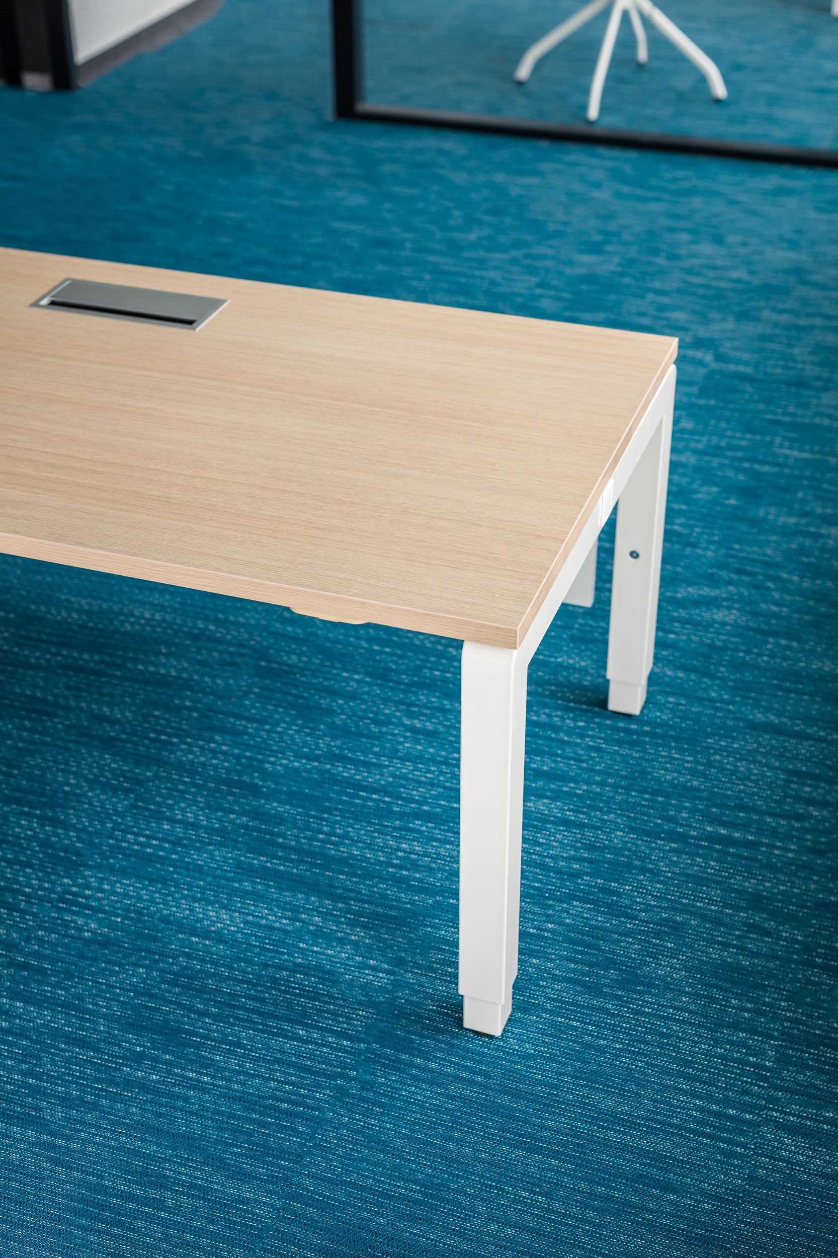 YAN_C 63" MFC Top Rectangular Office Desk w/Manual Height Adjustment