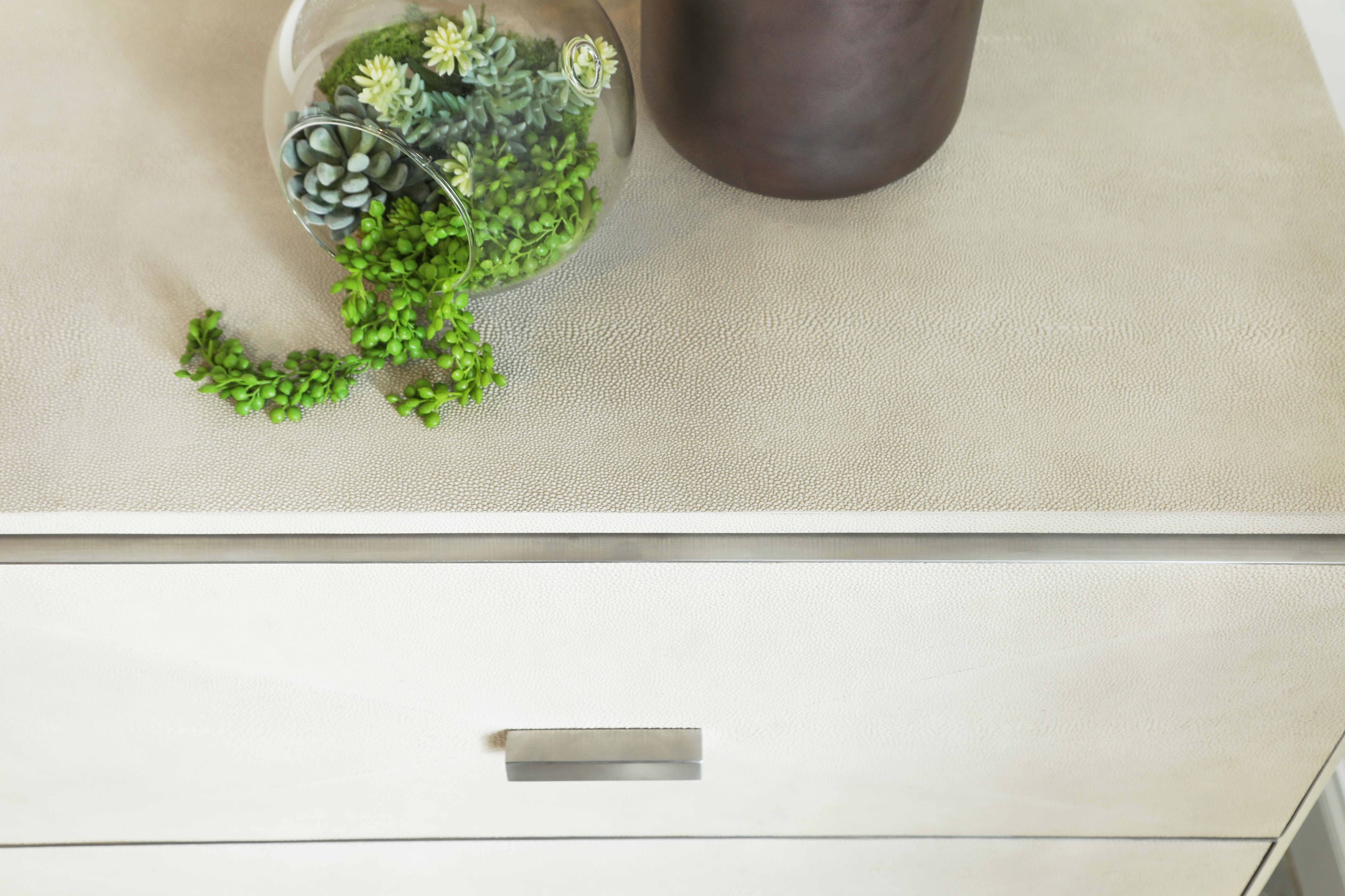 Wynn Wood Shagreen Double Dresser w/6 Drawers