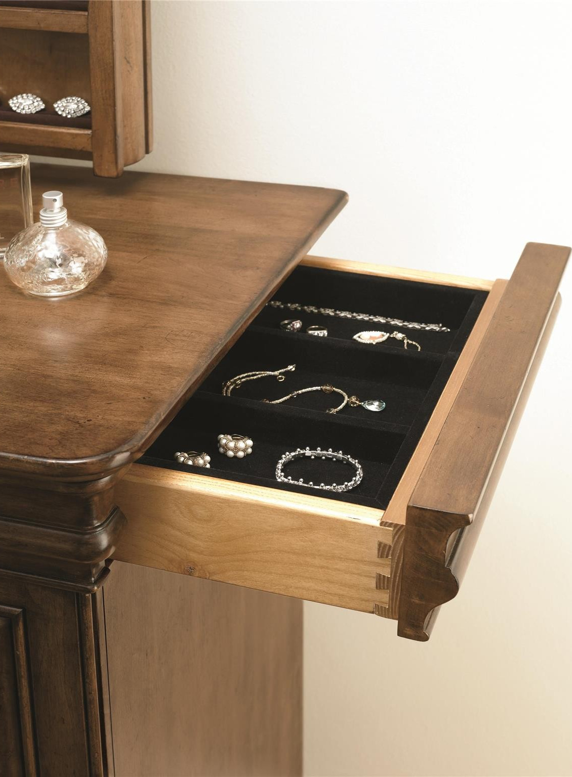 New Lou Wood Sleigh Bedroom Set